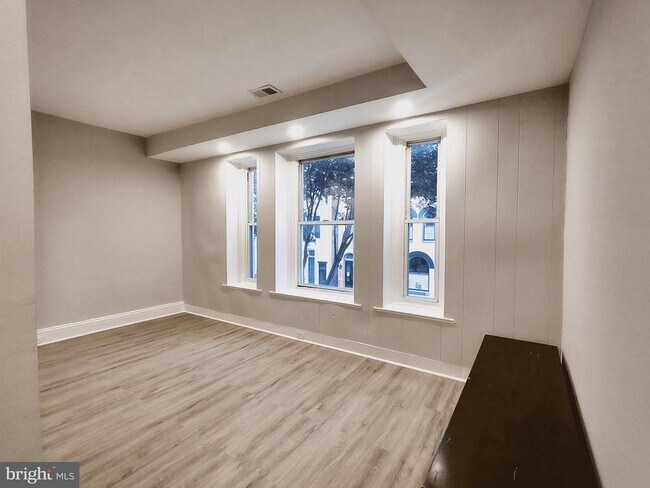 Foto del edificio - 230 S Market St