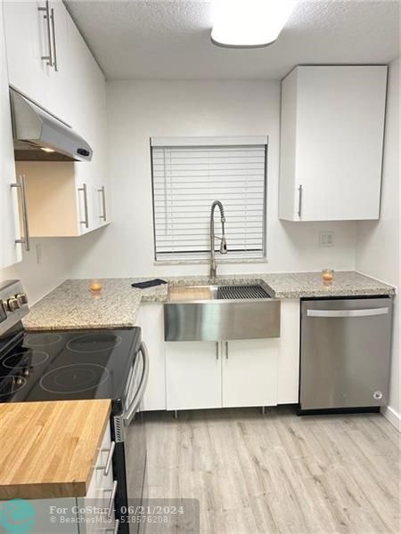 Foto del edificio - 9430 Tangerine Pl