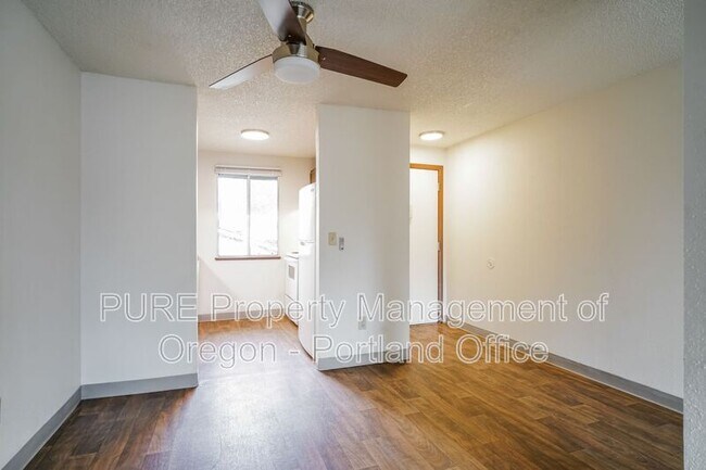 Building Photo - 14136 NE Sandy Blvd