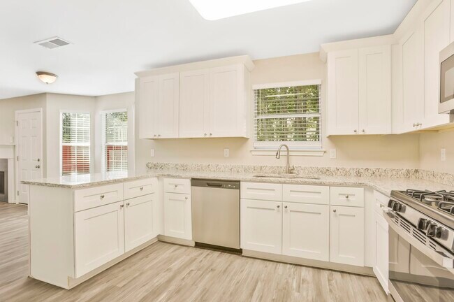 Building Photo - 3081 Stonebridge Creek Dr
