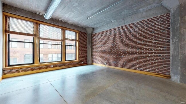 Living space overlooks Washington Avenue - 1601 Washington Ave