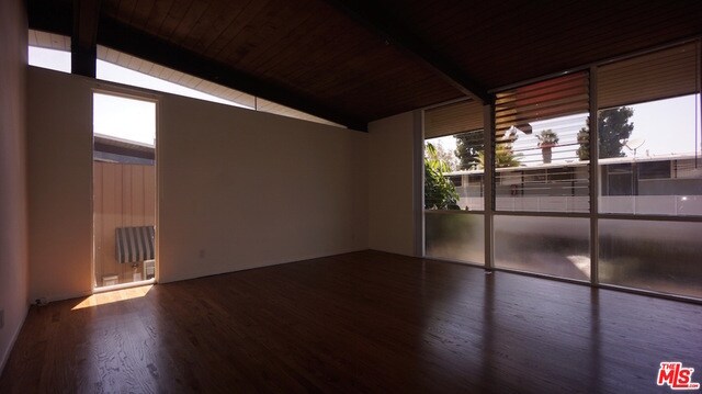 Building Photo - 11131 Rose Ave