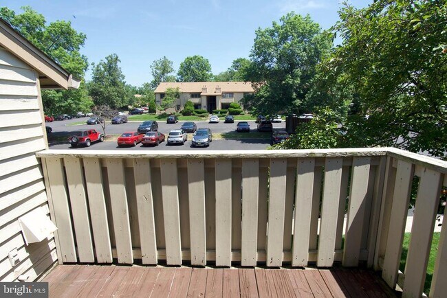 Building Photo - 206 Hickory Ct
