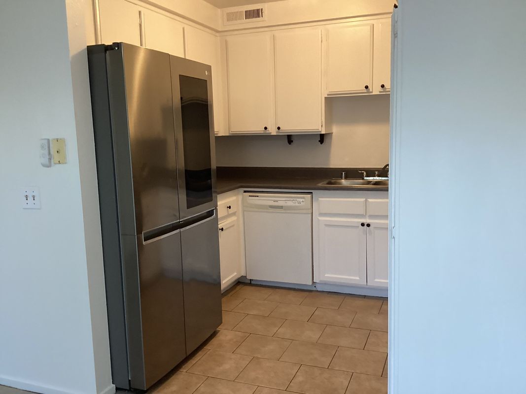 Foto del edificio - 1430 W Badillo St