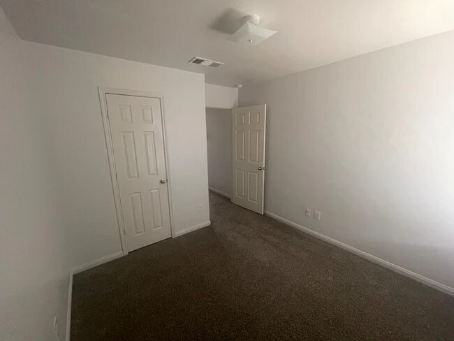 Foto del edificio - 204 Lamont Rd