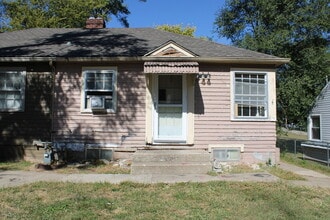 Building Photo - 906 Pawnee St