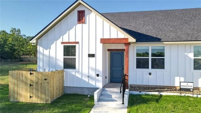 Building Photo - 603 N Echols St
