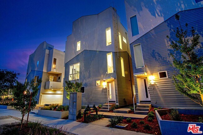 Foto del edificio - 10909 1/2 Otsego St, 1/2