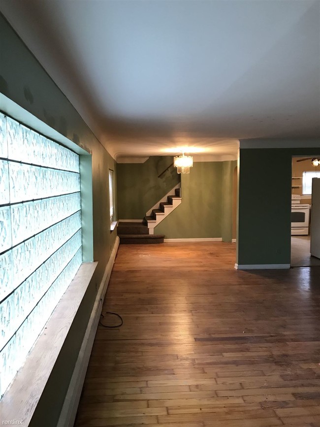 Building Photo - 5 br, 2.5 bath House - 40705 W 13 Mile Rd