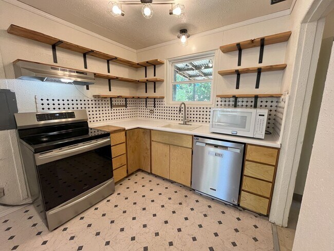 Foto del edificio - Charming Woodstock 3 Bed 1 bath Ranch Hous...