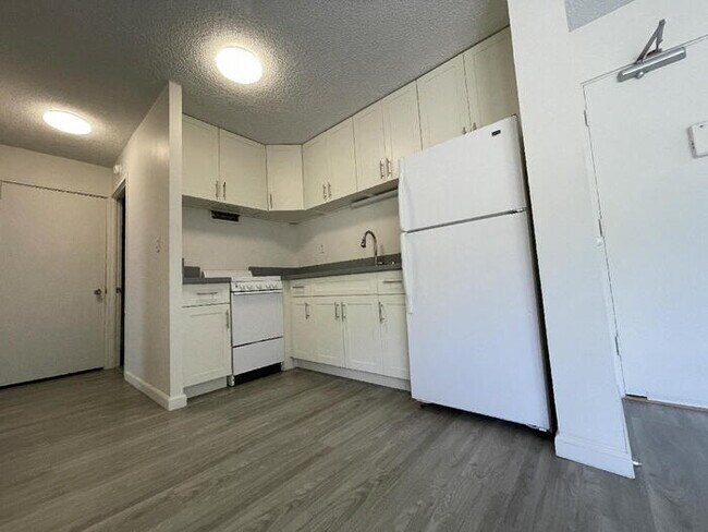 Building Photo - DIAMOND HEAD HILLSIDE 2/1/1 sec, A/C, lana...