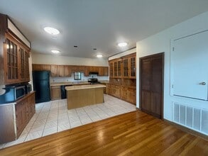 Building Photo - 4611 Woodlawn Dr