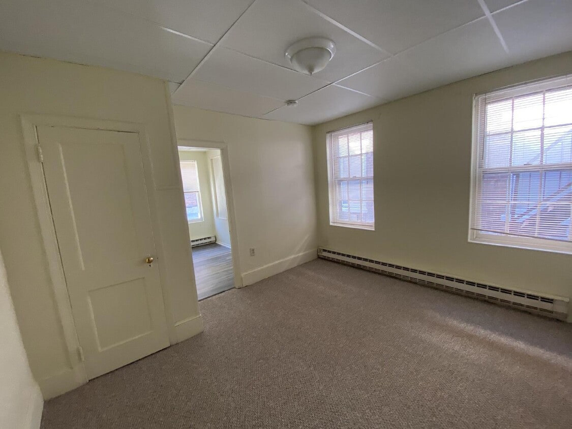 Primary Photo - Charming Studio