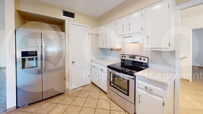 Foto del edificio - 710 S Abrego Dr