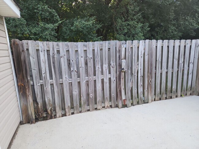 Building Photo - 1204 LONGPOINT DR