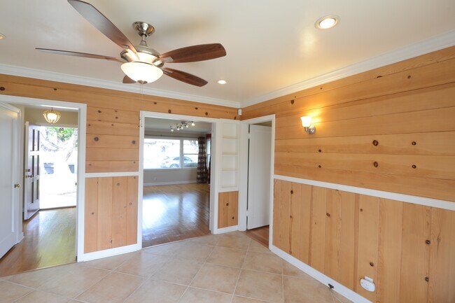 Foto del edificio - 1060 Ridgeley Dr