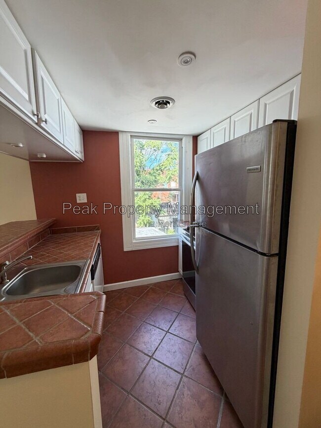 Foto del edificio - 3120 Parkwood Ave