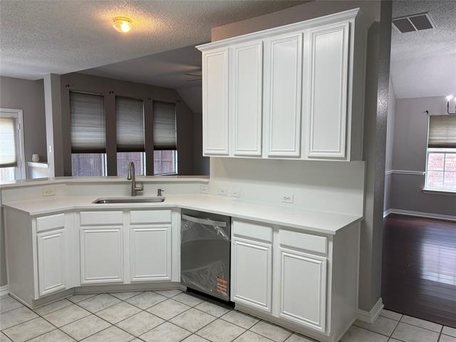 Building Photo - 8026 Palisades Dr