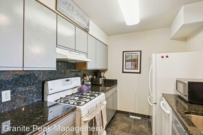 Foto del edificio - 3 br, 2 bath House - 2755 North Lake Blvd #97