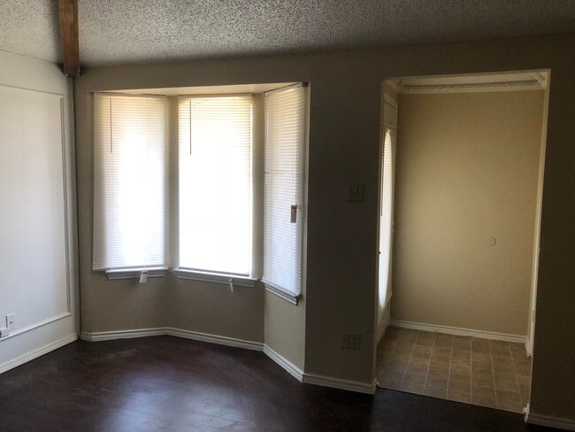 bay window - 11805 Garden Terrace Dr