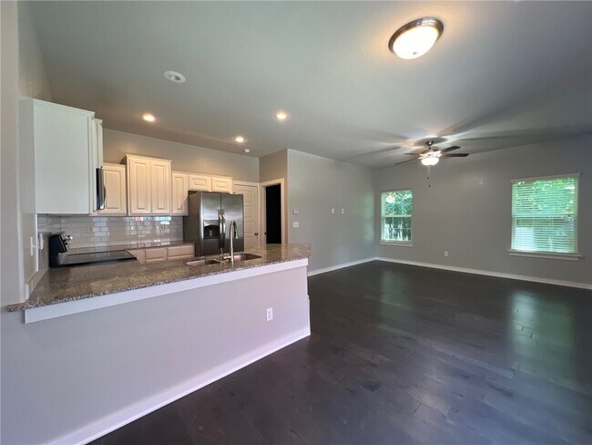 Foto del edificio - 2415 SW Arbor Rd