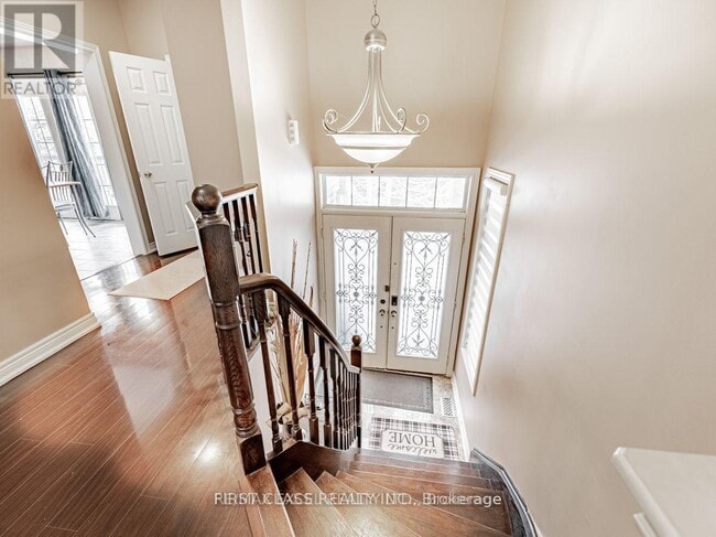 Building Photo - 8 Mastwood Crescent