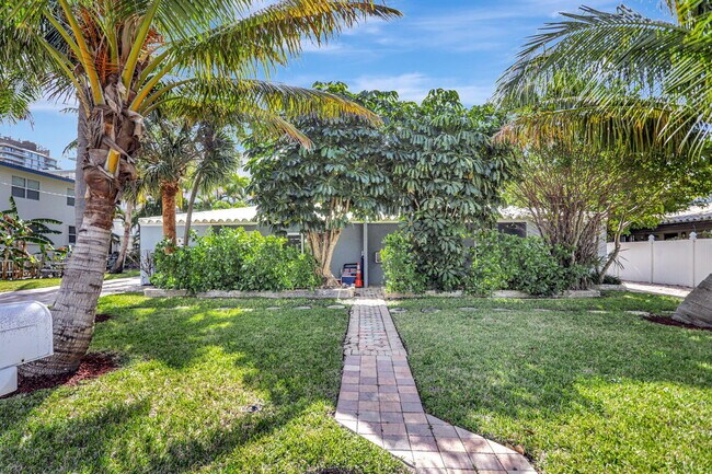 Foto del edificio - 3208 NE 8th Ct