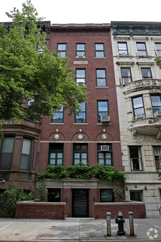 Building Photo - 33 W 75th St