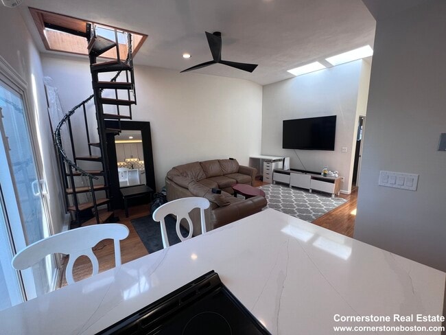 Building Photo - 609 Dorchester Ave