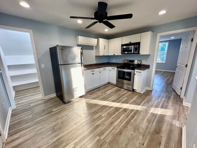 Building Photo - 8 Richards Ave