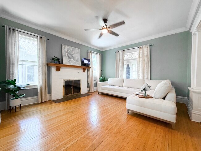 Foto del edificio - 1616 W Barker Ave