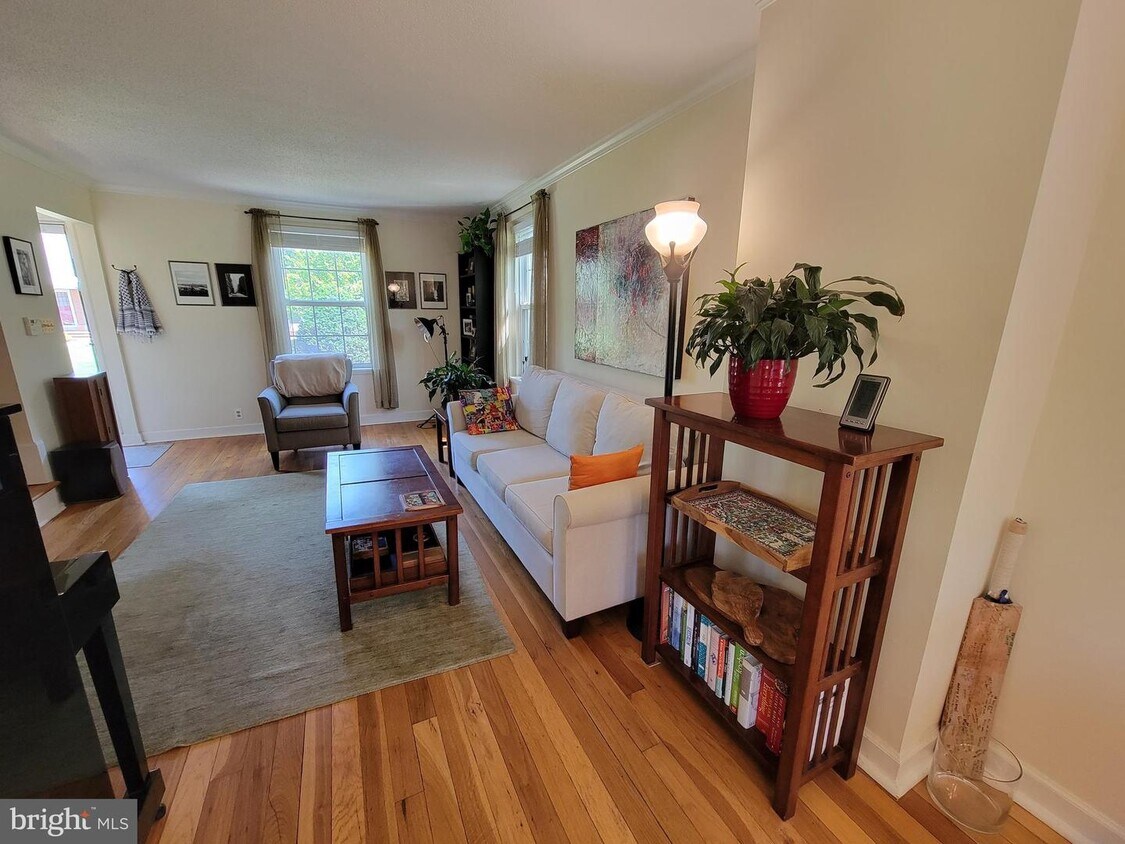 Primary Photo - 3437 S Wakefield St