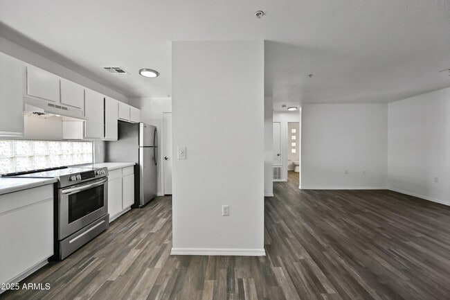 Building Photo - 3065 N 67th Ave