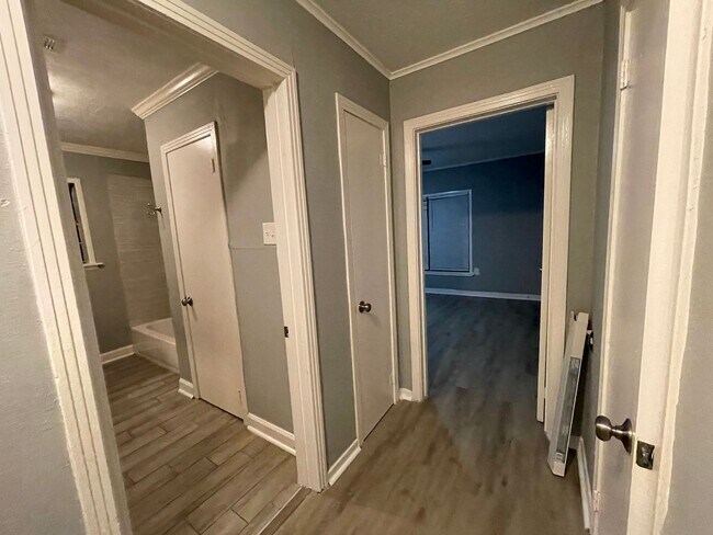 Foto del edificio - RECENTLY REMODELED HOME IN LA MARQUE