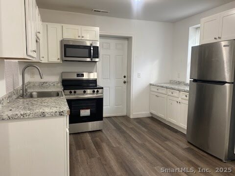 Primary Photo - 22 Brewster St