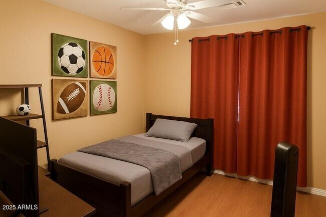 Foto del edificio - 3032 E Wescott Dr