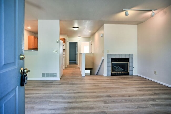 Foto del edificio - 3025 W Stuart St