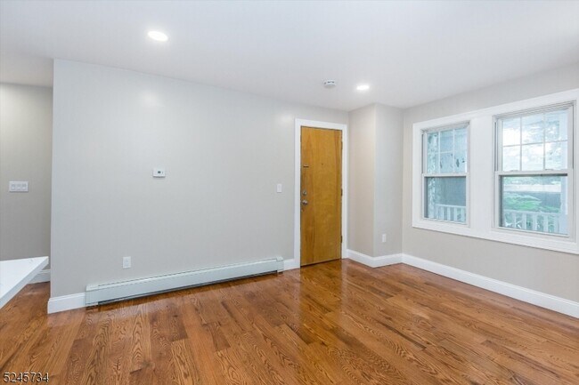 Building Photo - 208 Forest St