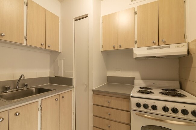 Building Photo - Le Montfort