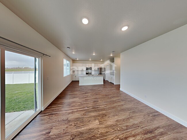 Foto del edificio - 3294 Fields Ave