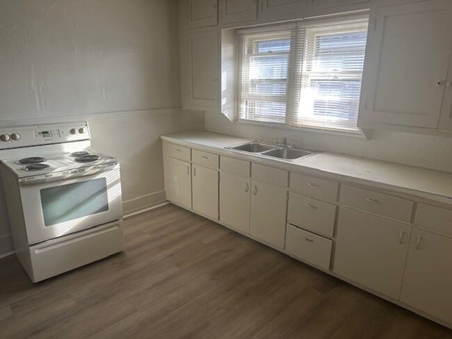 Foto del edificio - 2825 Madison Ave