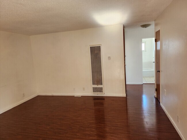 Foto del edificio - 3435 Redwood Ct