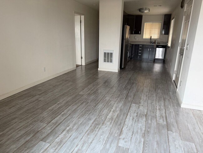 Foto del edificio - Spacious Apartments in the Desirable Bronze Coast Neighborhood