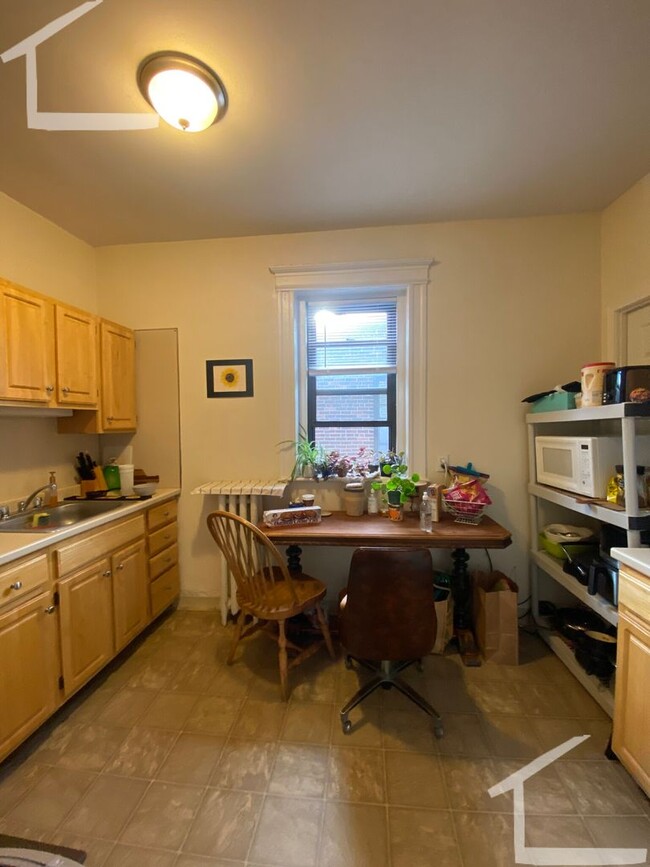 Foto del edificio - Large 3-Bed near BU in Brookline