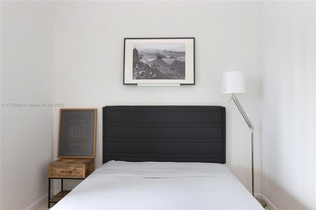 Foto del edificio - 333 NE 24th St