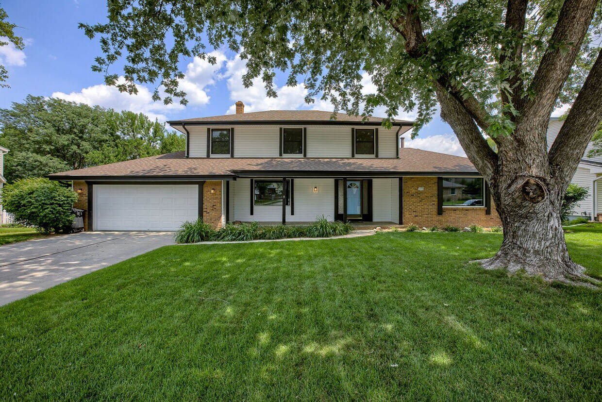 Primary Photo - 4-Bedroom Backing to Trendwood Park!!