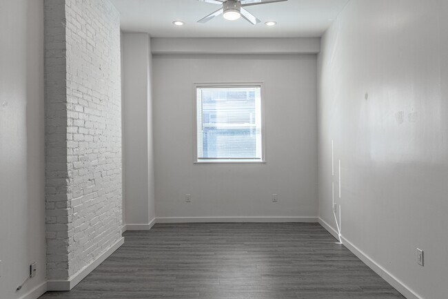 Photo - 916 Highview St House