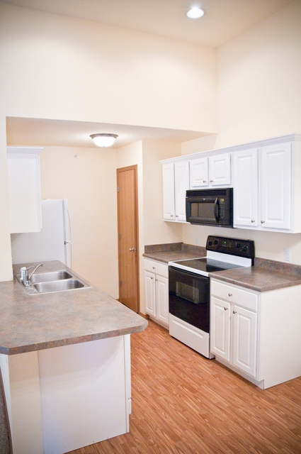 Kitchen - Cedar Place Apartments