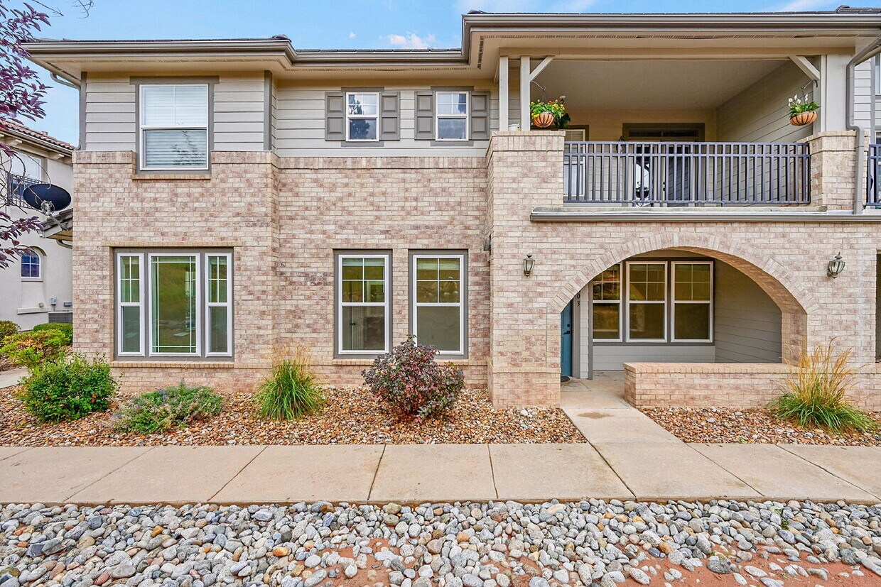 Primary Photo - $2,350 - 2 Bed, 2 Bath Condo in Aurora wit...