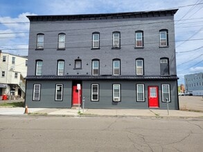 Building Photo - 17 Broad St.